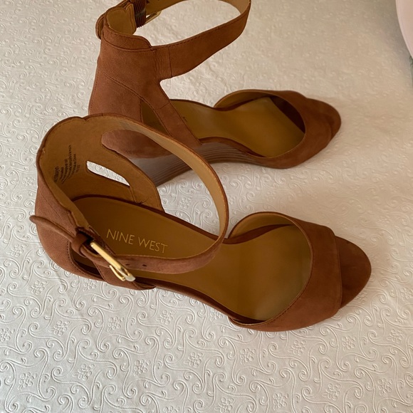 Nine West Brown Heels - Picture 2 of 10